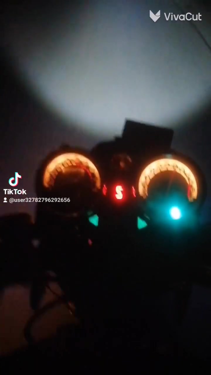 سلام عليكم دراجه ديوان هويشه مكفوله  وشواصي كفاله مديل 2019اصوليه جاهزه علا اخر حبايه كهربائيات سلف باتري ماناقصه برغي مامتواجد عل فيسبوك الاتصال ***********
