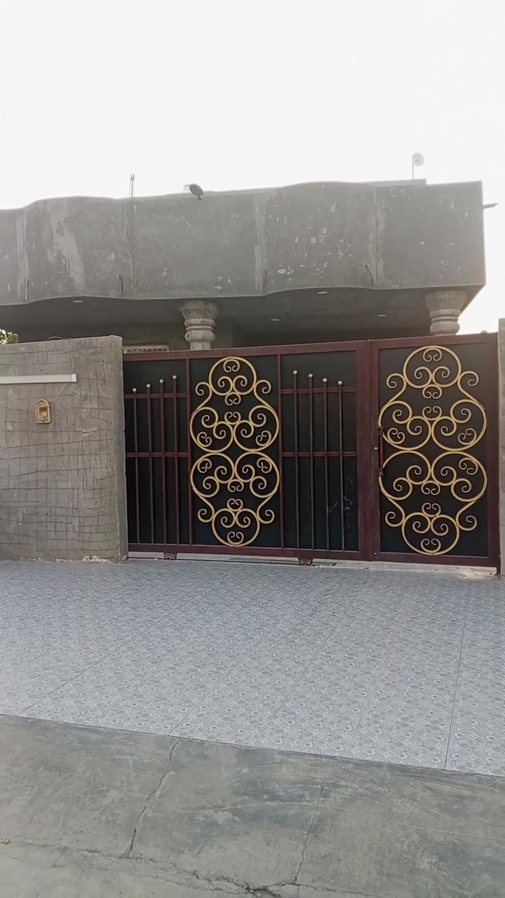 السلام عليكم 
بيت للبيع المساحة 250م 10×25 طابق واحد كامل مواصفات (زراعي قرار 117)
ويوجد خلف البيت قطعة أرض للبيع المساحة الكلية 250م
الموقع 📍 
منطقة تتن قرب مدخل المنطقة مجاور المدرسة الثانوية والابتدائية على حولي الحديد مطل على مشروع التحويلة 

(السعر مناسب)
للاستفسار اكثر راسل الصفحه او الاتصال على الرقم التالي 📞 
***********
*********** واتساب 
🌷🌷
