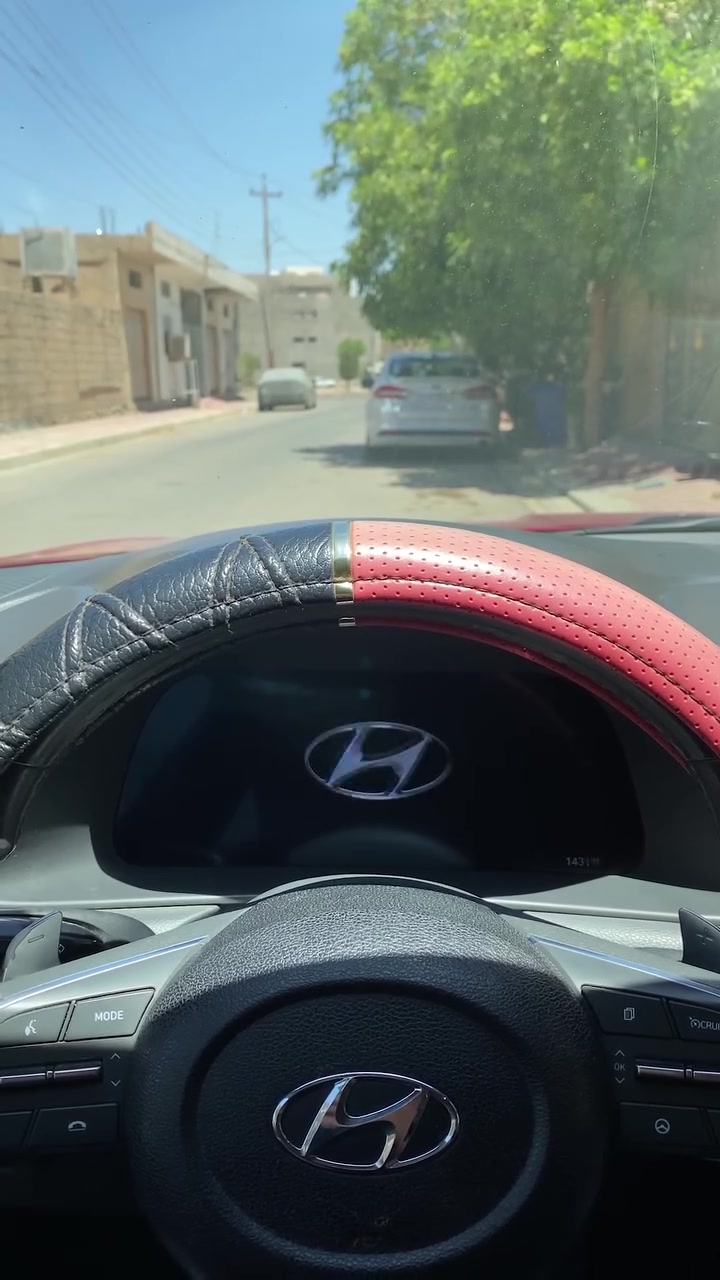 سوناتا 2020  Sel plus
تفاصيل السيارة ..
1.6 تيربو مفتوحة رافع كازكيت لغرض دوانز
حادث أمريكا جاملغ امامي والباب
مال الصدر وبالعراق بيها صبغ
بالجامع والباب السايق على كد شبر بارد
ماشية 142 الف
منظومة تبريد بشرط ( ثلاجة ) باقصى درجات حرارة
مواصفات sel plus
سقف بانوارما قطعتين
الزجاج الامامي اوتو
رادار امامي و خلفي و جانبي
مانع اصطدام امامي توقف ذاتي للامان
مانع اصطدام خلفي عند الرجوع
توقف ذاتي للامان
نقاط عمياء عند تغيير المسار
حساسات بالابواب للتنبيه عند فتح
الباب و سيارة قادمة من الخلف
شاشة كبيرة ( تختلف عن باقي الفئات )
تدعم الكار بلي و الاندرويد اوتو
شاشة رقمية للعدادات و الكيجات
متغيرة عند تغيير نظام القيادة 4 وضعيات للقيادة
4 وضعيات للقيادة
Normal-costum-sport-sport plus
نظام المحافظة على المسار
كروس ( تحكم بالسرعة )
شاحن وايرلس لاسلكي
منافذ للشحن امامية و خلفية
تبريد بيانو
قطعتين تبريد امامي و خلفي
تبريد منفصل للراكب و السائق
12 سماعة فائقة الجودة من شركة
Bose
دخول ذكي و انارة ترحيب
قفل ذاتي عند الابتعاد
فتح الصندوق الخلفي عند الاقتراب
اشارات بالمرايا الجانبية
تشغيل عن بعد
انارة led امامية
بگ لايت خلفي led
تدفئة كشنات
Auto Hold نظام
يعني بالازدحام تضغط البريك ضغطة وحدة وتشيل رجلك تبقى السيارة لازمة بريك لحد ما تضغط عالبنزين يلة تمشي
نظام تنبيه اذا تحرك السير وانت بقيت واكف تنبهک
الماسحات الامامية اوتو بالمطر
ويل كب حجم 19
هاند بريك بصمة كهربائي
بعد هواي مواصفات سيارة جاهزة
السعر 140$  
رقم صاحب السيارة 
***********
