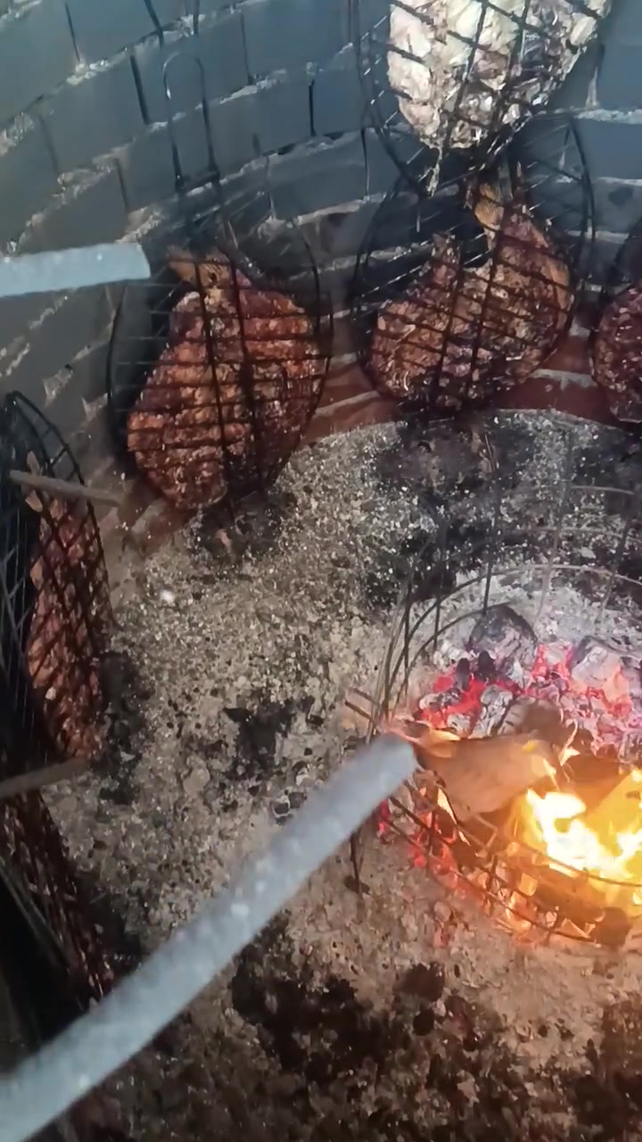من مسگوف عمر التركي بس ب 5 ونص سعر كيلو السمك الحي بدون شوي ومع الشوي ب 6 ونص ويتوفر توصيل لكافة مناطق جنوب الموصل *********** // ***********
