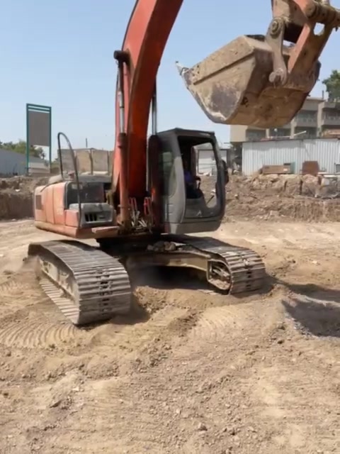سلام عليكم ورحمة الله وبركاته حفارة للبيع زت عادي موديل 2006اصل سنوية وبليتة رقم واسط محرك مجفت تجفيت أصلي حدادية 80بل مية الاستفسار *********** وبي واتساب
