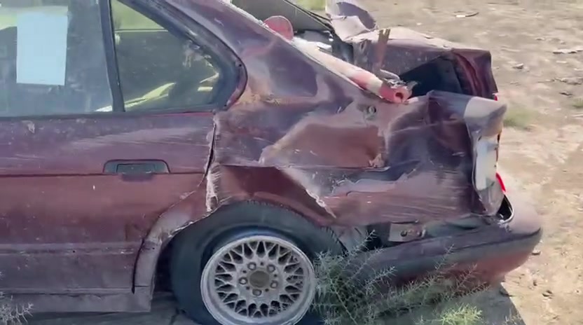 سلام عليكم
بي ام دبليو 525 مسكر فانوس موديل 91 
مثل ما موضحة بالصورة الكير والمكينة شغالات 
للاستفسار ***********

