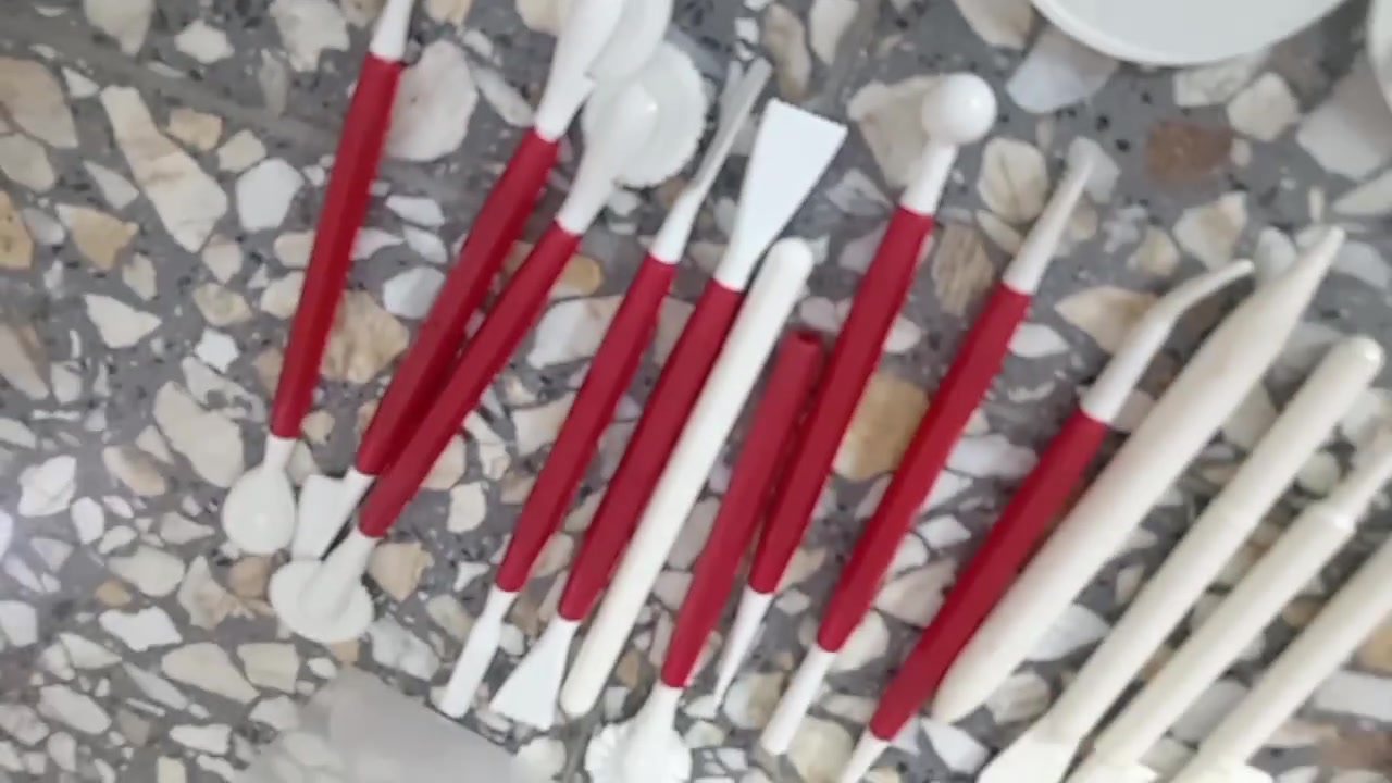 سلام عليكم عيني اني عندي اغراض مال تزيين كيك ومال كيك وبالاضافه عندي قوالب مال كاب كيك يكون سيليكون واكو ستيل واسعرهم مناسبه وهن كلش حلوات وجديدات لان هي مال امازون اذا تحبين اشوفج صورمكاني بغداد حي الجهاد نهايه شارع الشارقه الرقم ***********
