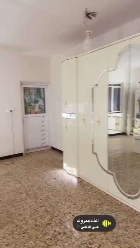 السلام عليكم عندي غرفه تركي جديده استعمال قليل نظافه ١٠٠/١٠٠ مستعجلين على بيعته سعرها ١٧٥٠ وبيه مجال ولشريه الصدك سهله انزل من السعر
