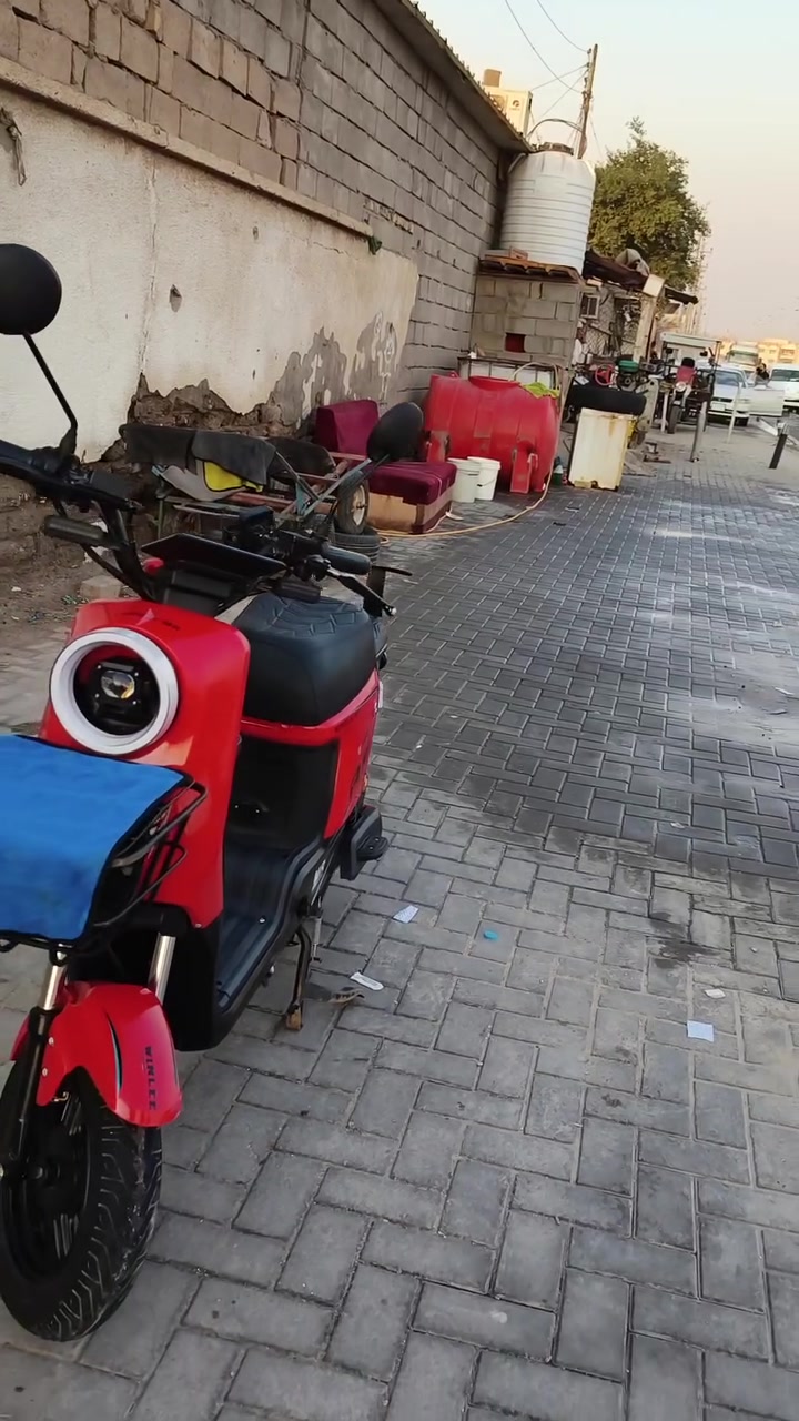 سلام عليكم عندي دراجه شحن 🔋⚡R9  مديل 2025 امبدلهه بطاريات قبل شهر ونص دراجه حلو ونظيفه مابيه شي رايده 350 وبيه مجال قليل هاذه رقمي ***********
