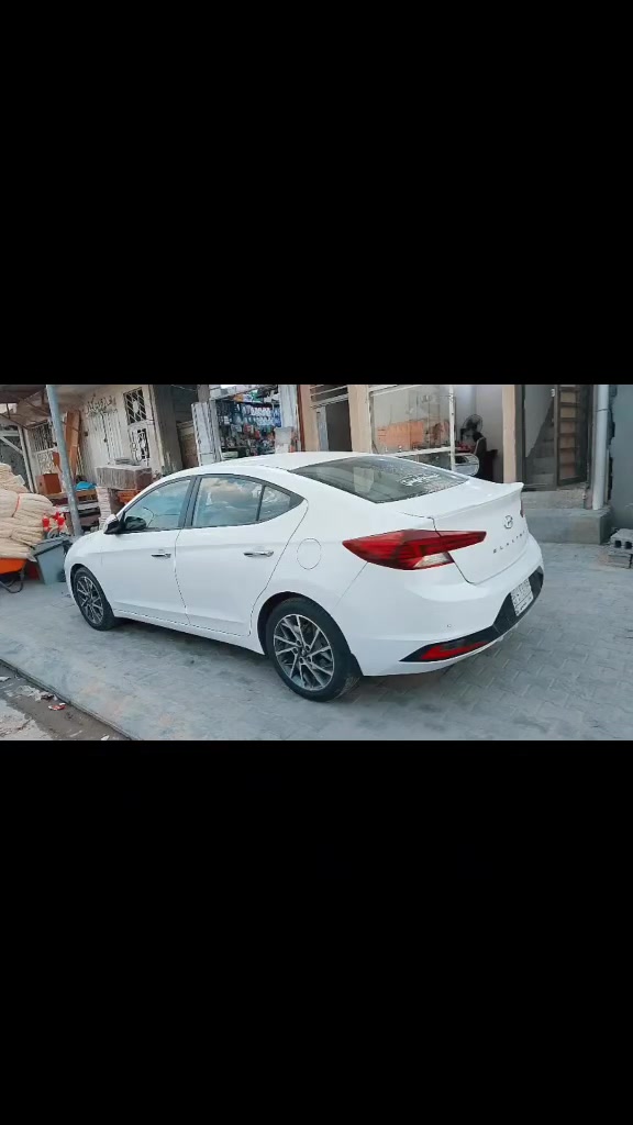 سلام عليكم النتره 20 خليجي ابيض رقم بغداد فول موصفات جاهزه من كل نواحي لبيع عنوان كربلاء  *********** ***********
