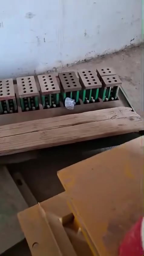 معمل بلوك مقرنص وطابوگ متكامل معى قوالب اكثر من قالب واكثر من انتاج باقي التفاصيل في الفيدوات تواصل على الرقم 
*********** واتساب واتصال
