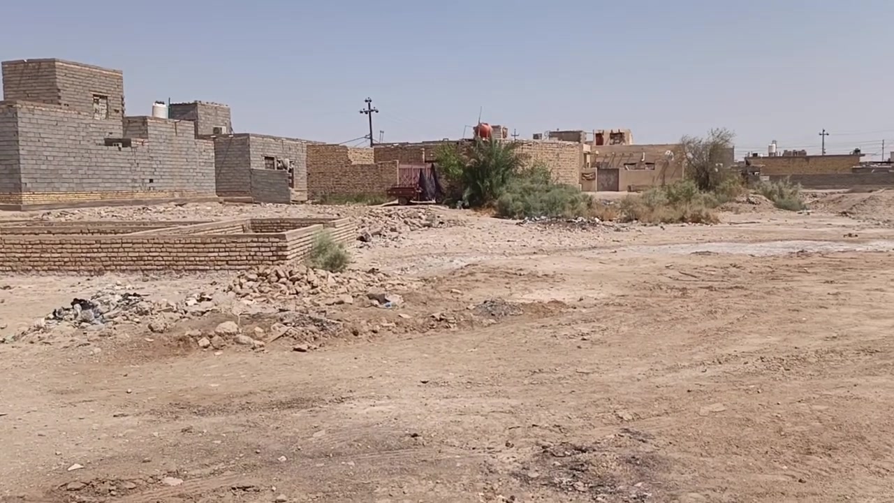 قطعه زراعي مساحه 200 متر قريبه لشارع العام طريق سوق الشيوخ فضليه مقابل مدرسه الإمام لباقر سعر مناسب جدا 4ونص للعلم قريبه لشارع العام ***********
