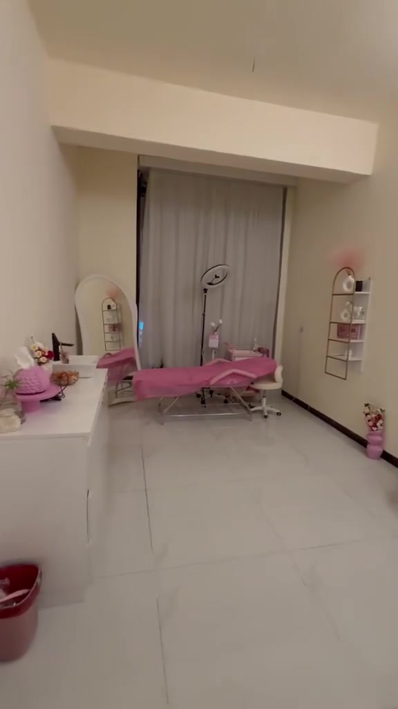 أثاث عيادة تجميل • شبه جديد • زيونة