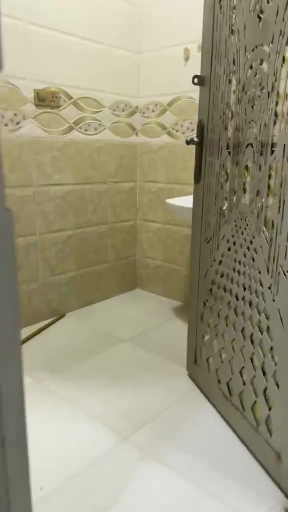 يتوفر بيت للايجار في مدينه الرمادي منطقه 5 كيلو قرب بوابه مجمع عمر الراوي ديوانيه مع صالة مع صحيات داخليه خارجه مع غرفتين مع مطبخ سعر الايجار 500
***********
