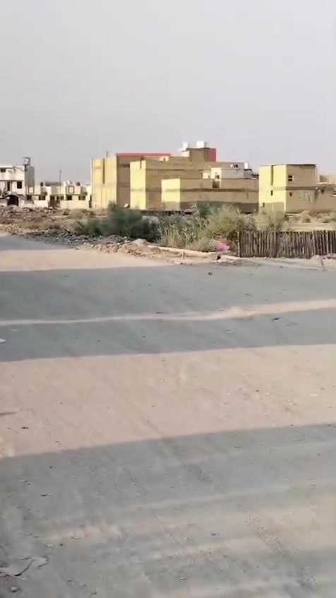 بيت البيع قرب  مجمع نور الناظر وخلف المستشفى التركي 
وبالفديو موضحين اكثر
مساحة البيت 200 
وجه 9 نزال 22 ونص 

غرف عدد 2 وصالة 
ومطبخ وحمام داخلي ومناور عدد 2 وديوانية تفاصيل اكثر 

رقم ***********
