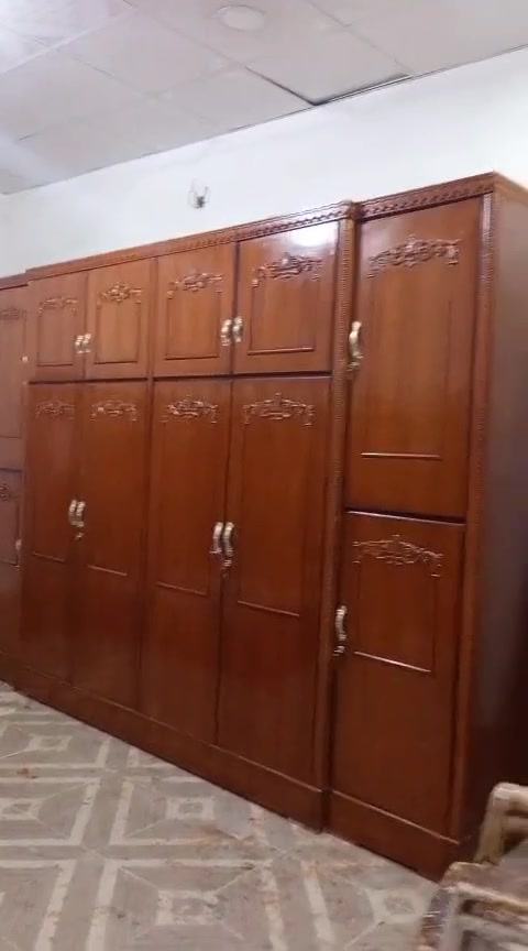 السلام عليكم غرفه نضيفه للبيع العنوان الرمادي الزراعة قرب الجنسيه الموحده يوجد توصيل السعر 600الف وبيه مجال شي قليل رقم ***********