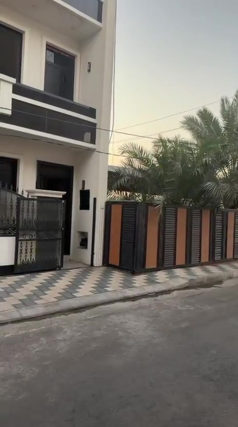 السلام عليكم 
بيت للإيجار 60م ثلاث طوابق حي حسين ثاني بيت عن شارع خدمي مطار 
عدد غرف نوم 3 وصحيات 2 ومطبخ وصاله
السعر 800 الف شهريا
***********
***********
