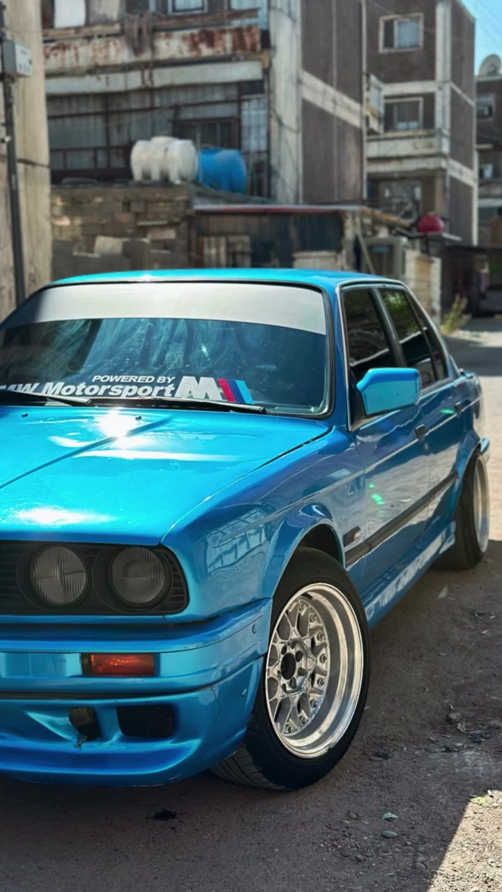 سلام علكم  للبيع e30  موديل 90 سياره معمره من صفر مكينه 28تك فانوص كير عادي zfويل بي بي اس اصلي  عليه كزوز 3ونص انج  بوابه سياره نقص بورستيرن وعندي شغلات بسيطه ب كهربائيات رقم بغداد باسمي تحويل مباشر سعر 44$ وبيه مجال رقم ***********

