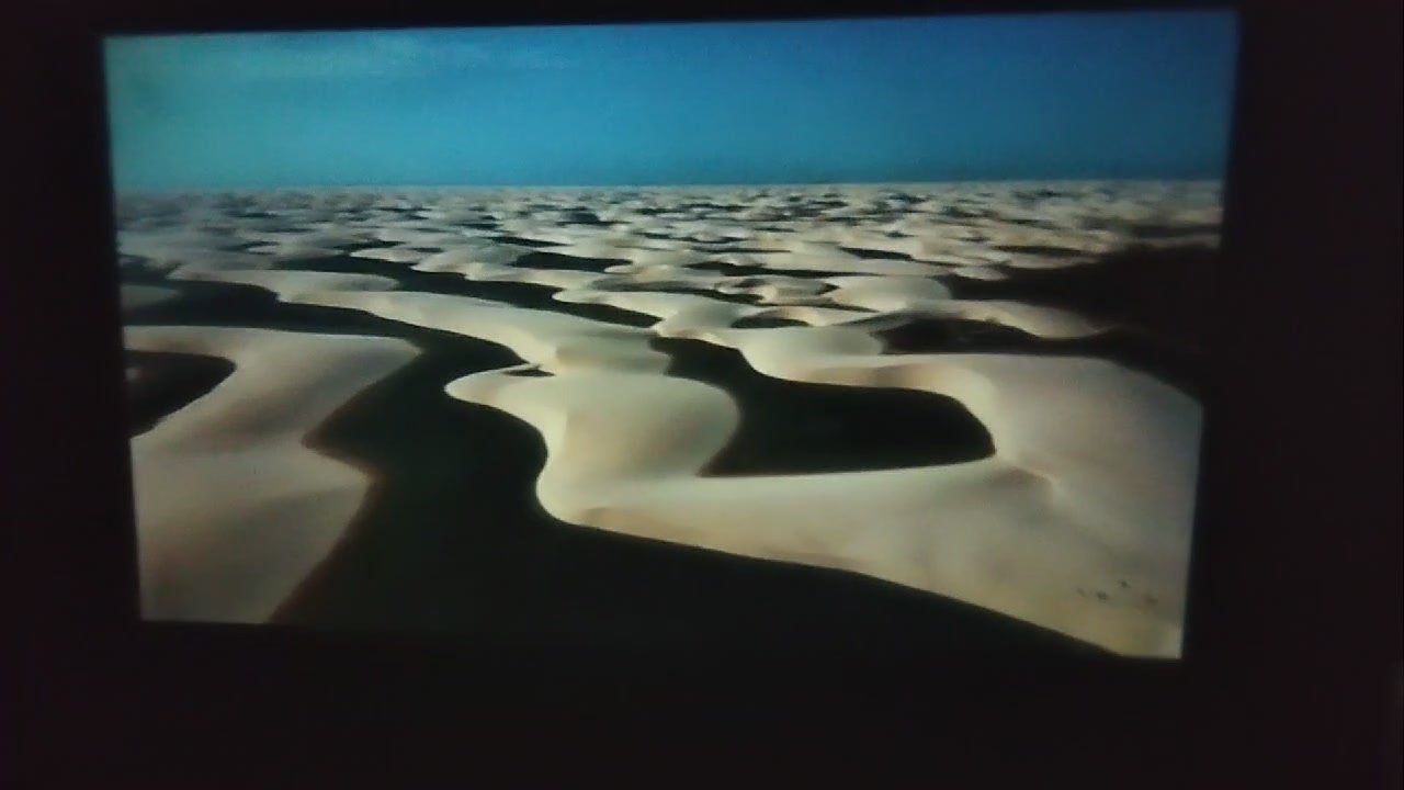 للبيع: بروجكتر محمول ذكي - نظيف جداً 🎬✨
السلام عليكم، للبيع بروجكتر ذكي بدقة عالية وصورة ممتازة، بحالة ممتازة وشغال 100% مع الكرتونة مالته.
المواصفات والخيارات:
• الدقة والصورة: دقة ممتازة وصورة واضحة جداً.
• التصميم: يدور لعرض الصورة على الحائط أو السقف بسهولة.
• النظافة: مستعمل بحرص، اخت الجديد وبدون أي عيوب.
• الملحقات: يجي ويا الكرتونة وجميع ملحقاته.
• الاستخدام: ممتاز للمباريات، الأفلام، والألعاب.
المكان: ديالى / ناحية الحديد 📍
السعر: 60,000 ألف دينار
التواصل: عبر الخاص أو واتساب على الرقم: [اكتب رقمك هنا]