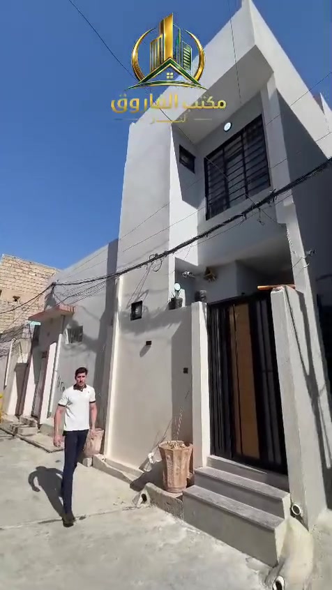 دار معروض للبيع في منطقه الزنجيلي المساحة 75متر طابقين يتكون من غرفتين ومشتملات الاتصال على الارقام=***********=***********=الدلال أبو حمزه
