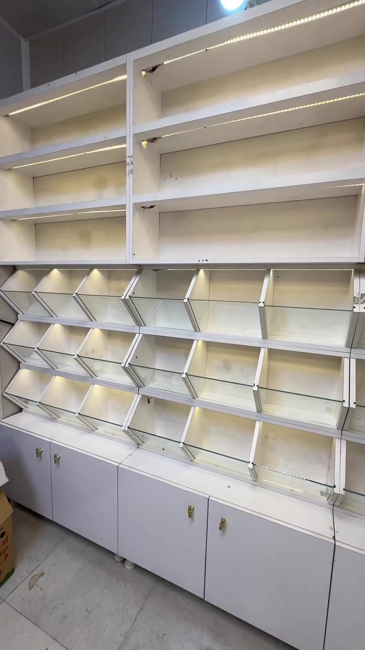 ديكور محل مكسرات • نظيف ١٠٠٪ • رفوف LED