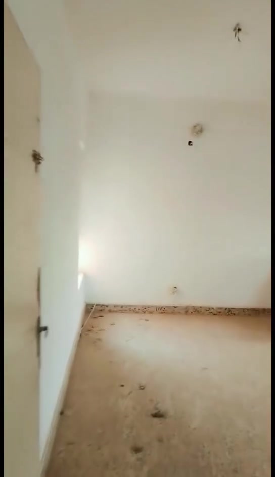 ***********
سلام عليكم 
شقه لليجار ديلوكس تحتوي على 
3 غرف نوم وستقبال ومطبخ 2 حمام ومخزن و كامله خدمات الاستفسار اتصل او واتساب 
***********
