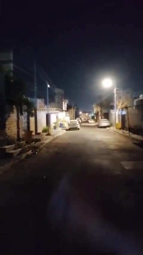 السلام عليكم
دار للايجار في البصره القبله حي المهندسين
يحتوي على غرفتين وصاله ومطبخ وصحات 
سعر الاجار٦٠٠الف للاستفسار التواصل على الرقم التالي
***********
