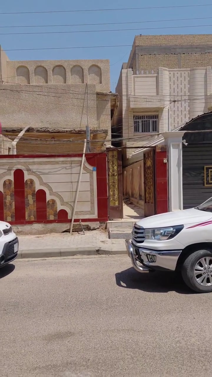 #بيت للبيع حي الضباط خلف الخزينه 
#المساحة 210 متر طابقين 
الطابق الاول غرفتين وصاله ومطبخ حار وبارد وبراني وحمامات داخلية وخارجية وتهويات كونكريت مسلح كونكريت مسلح عالي عن الشارع 
الطابق الثاني غرفتين وصاله وصحيات 
#السعرالكلي 270 مليون  للشراء يراجع مكتب الناجح للعقارات السماوة حي الحكم قرب مرطبات فستقه 
#مكتب- الناجح للعقارات 
للإستفسار اكثر مراسلتنا ع الخاص او الاتصال ع الرقم التالي ***********بي وتساب /*********** بي وتساب 
#او مراجعة مكتبنا الواقع في
#الحكم / مجاور مرطبات فستقه علمأ دوام مكتبنا من 9 صباحأ ال 10 ليلأ اخوكم ابو مصطفى للعقارات 
{تابع صفحة المكتب }
