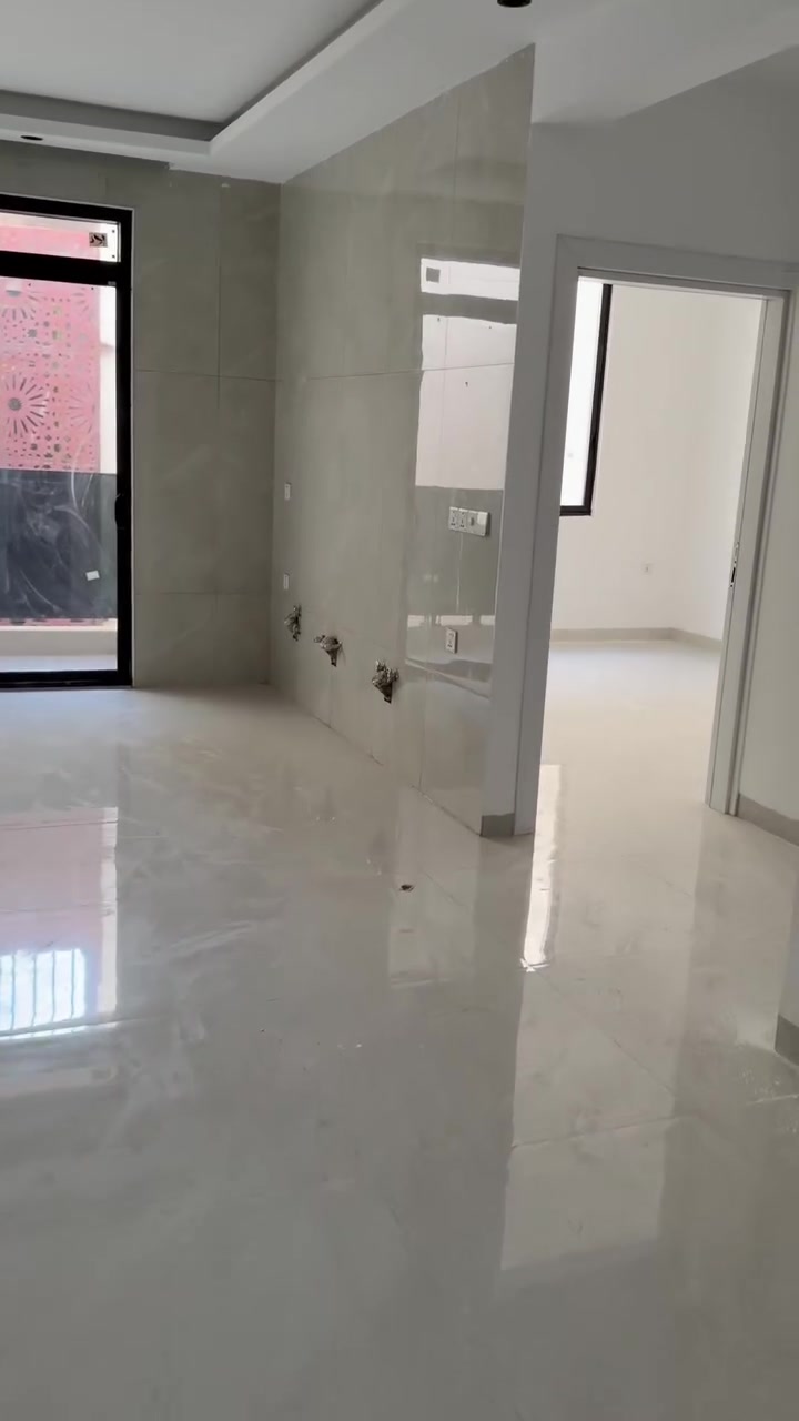 للايجار
شقة جديدة غير مسكونة
تتكون من ثلاث غرف نوم + صالة ومطبخ مفتوح ع الصالة 

خدمات البناية : سيكورتي و كراج طابقين ومصاعد 

للاستفسار
***********
