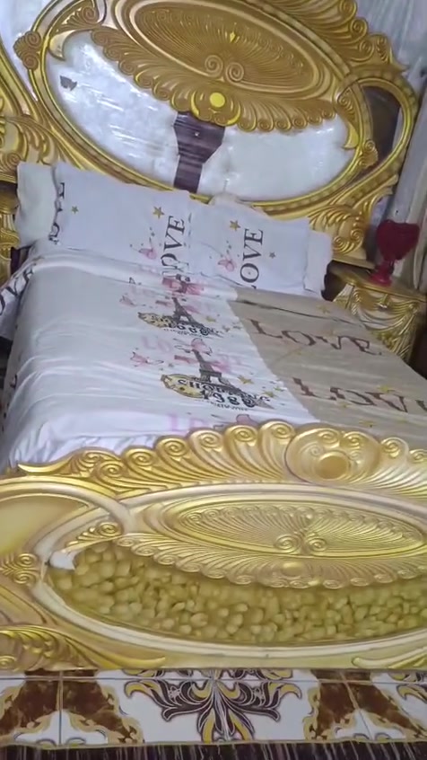 سلام عليكم غرفه نوم اللبيع مليون ونص وبيه مجال عنوانه كوت واسط حي الحوراء شارع المدارس ***********
