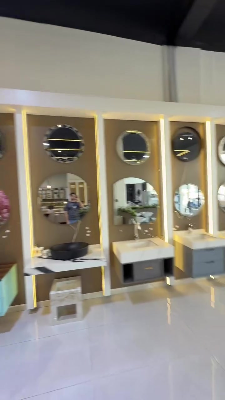 سلام عليكم عندي ام دي اف مستخدم للبيع نظيف مال محل معزل ويريد يشيل الوان مختلفة المكان بصرة مركز المدينة 
رقم الهاتم ***********  
ملاحظة ابيع حسب احتياجك مو شرط كلهن
