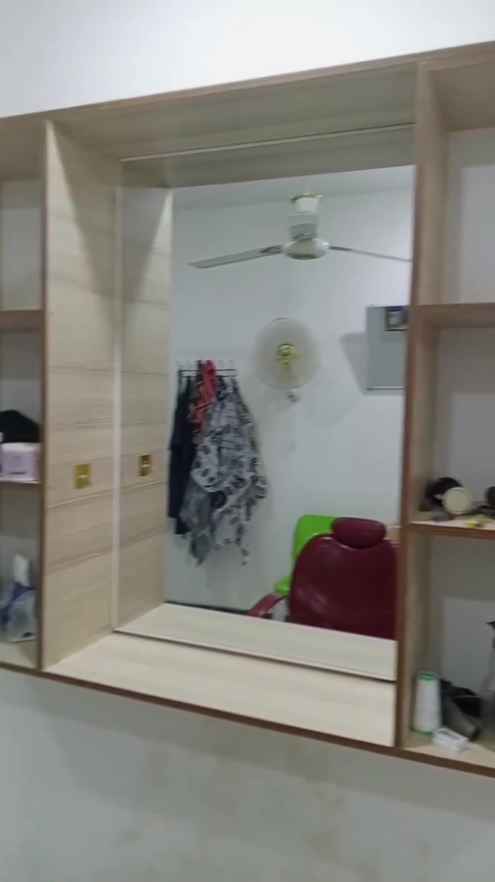 ميز حلاقة للبيع بسعر مناسب
المكان .الكوت
للاستفسار***********
