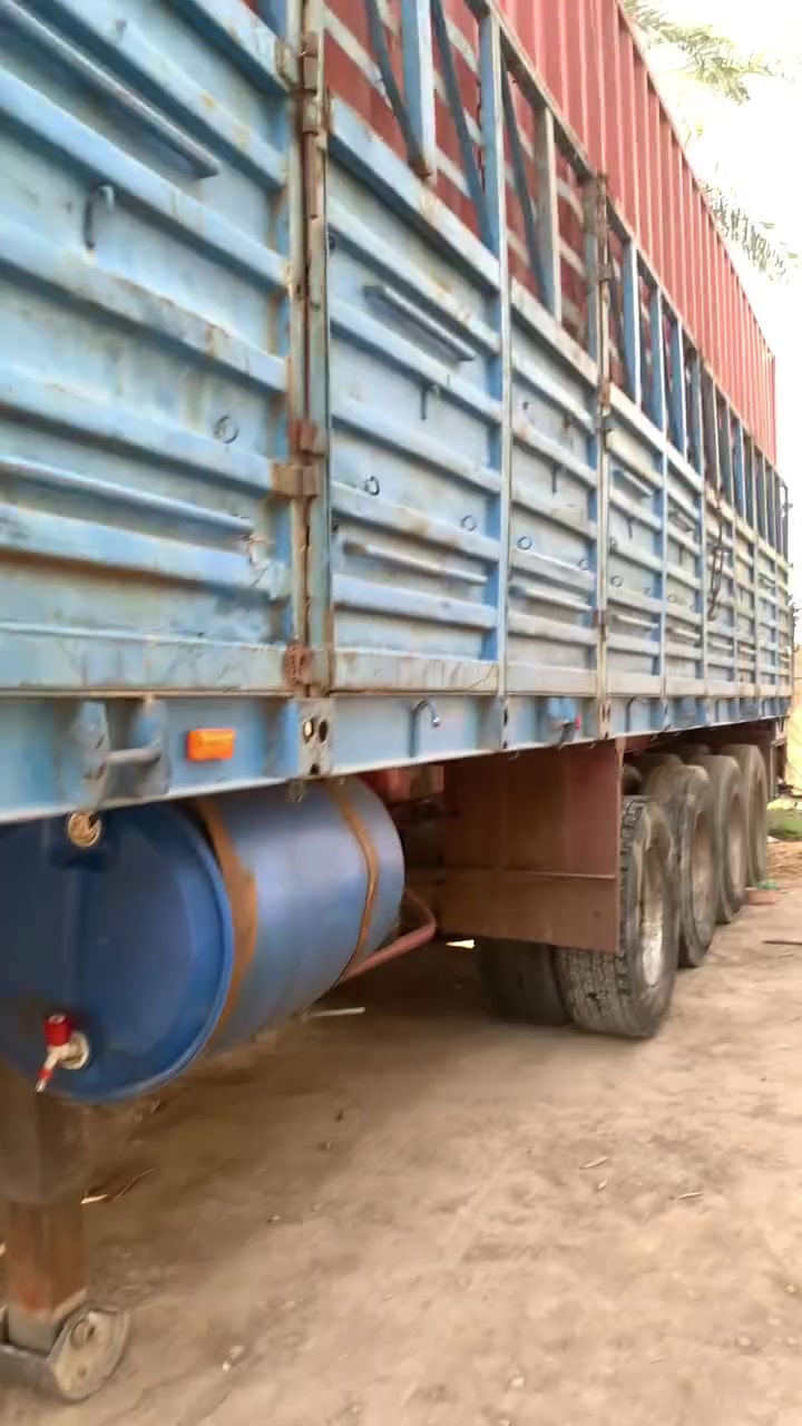 سلام عليك عربانه اوربيه للبيع طول 12 ونص اربع محاور دناكير الماني ابو الفراشه تخم جوبلس تايرات نص عمر مطبغ ثلاجه كله جديد السعر 75 وبيه مجال ***********

