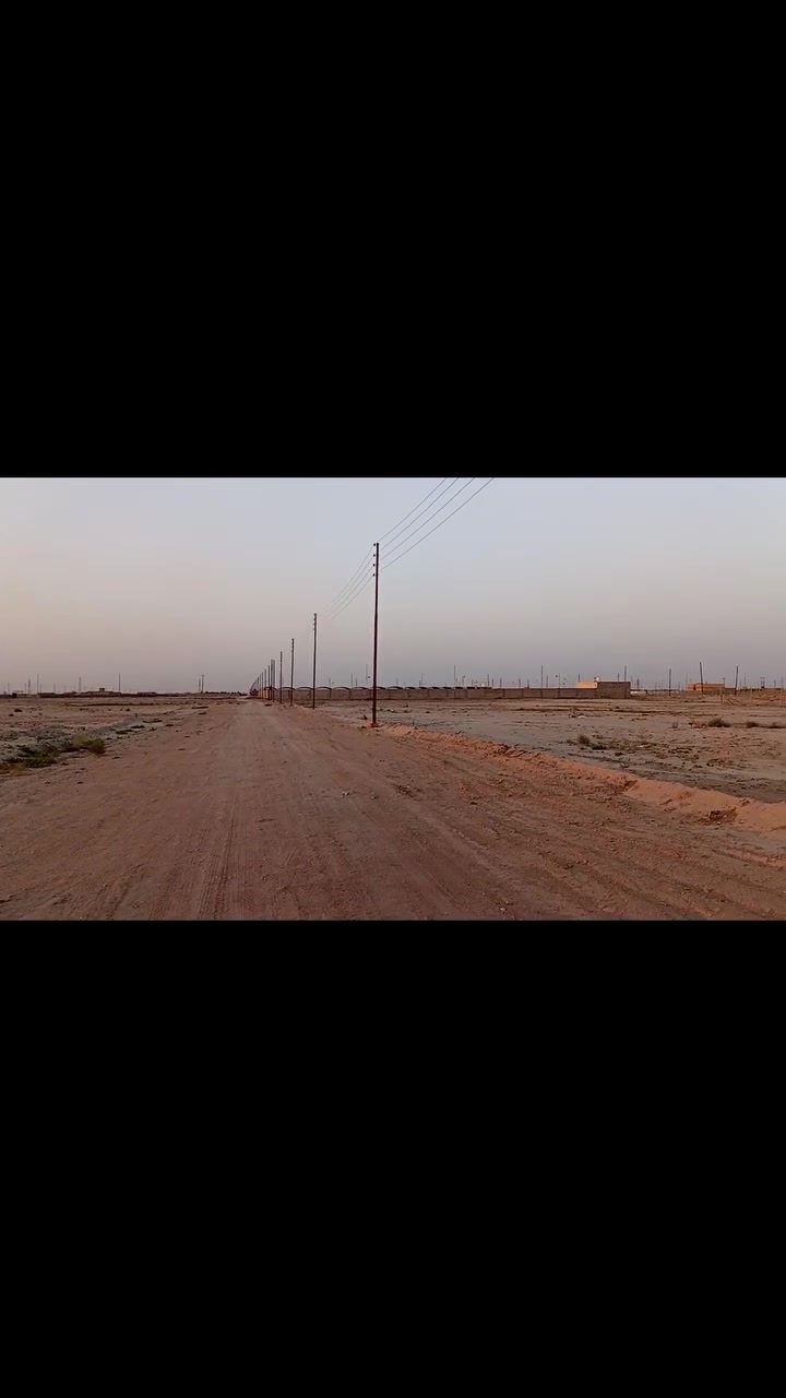 قطعه 200متر حي الجوادين نزله ثانيه يم متجع كلش متوفر كل خدمات بيها ماء كهرباء شارع سبيس سعرها 4ملايين ***********
