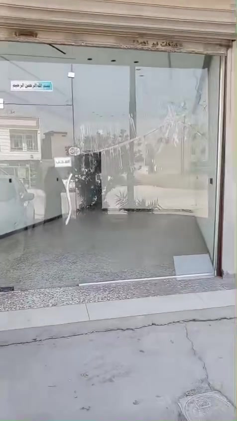 محل كبير  #للايجار مع خدمات داخل المحل على شارع عام مع وجود تشجير امام المحل يصلح لأسواق او انشائية او مكتب دلاليه كبير 
العنوان الدوره البوعيثه العدل الاول المثلث الذهبي على الشارع العام
شقتين طابق اول #للإيجار كبيره وجديده غرفتين وصاله وخدمات عوائل فقط البنايه جديده وهادئه 
للاستفسار الاتصال على هذا الرقم 
بدووووون دلاليه من صاحب الملك نفسه 
***********
