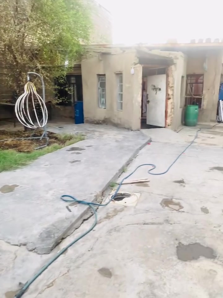 بيت للبيع المعامل فرع مطعم الحجي   منطقه الشركه المساحه ٢٩٠تقريبا  السقف ساندوج السعر ٣٠وبي محال للاستفسار الاتصال على هذا الرقم ***********

