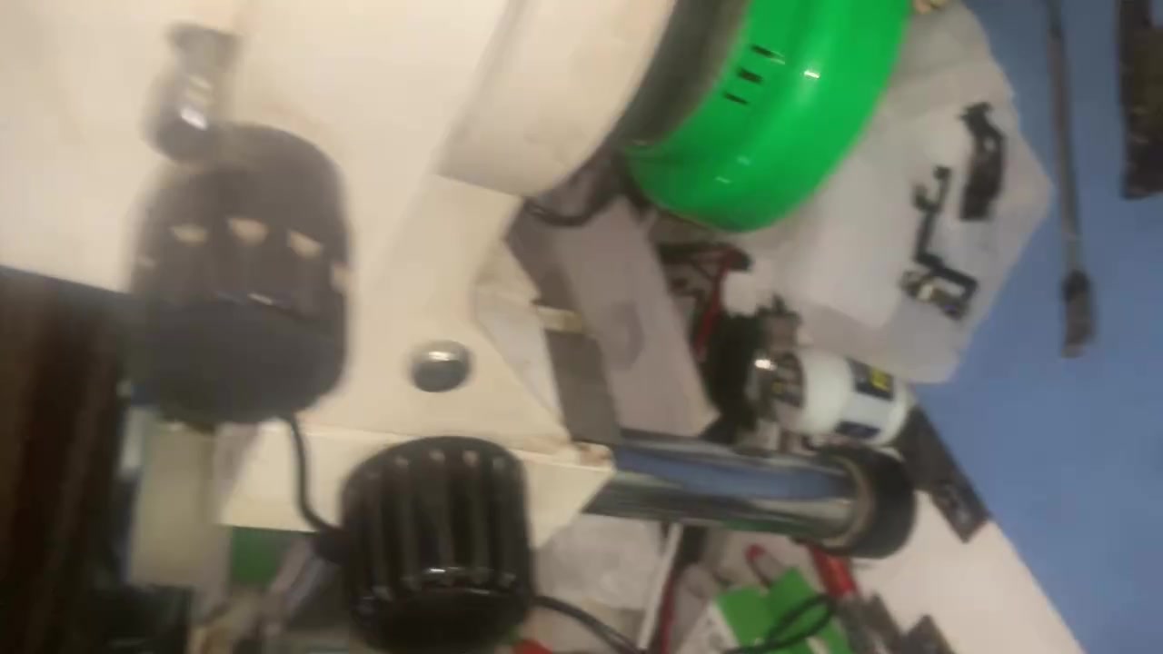 مجهر بهذا الشكل
سعره ١٣٠ ألف يجي ملحقاته كامله 

عدسة مجهر 0.5 

Led 

وعدسه 📸 للمجهر 

وتواصل واتساب 

***********
