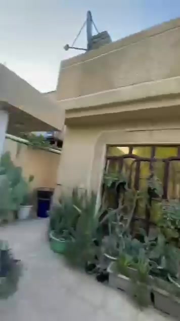 ايجار!!
السلام عليكم البيت للايجار العنوان بلنزله مال كميره الشارع الي بضهر الملاعب  بدايت الشارع
 البيت مساحته ١٨٥م
طرمه كبيره وصاله ومطبخ و٣حمامات وغرفتين نوم جوه و٣ غرف فوك وسطحين السطحين ثنينهن مطبك شتايكر ومزفت كامل والبيت بي ترك عدد ثنين  البيت بناء طابوق مرتب نضيف 
رايده ايجاره ب٦٥٠ وللطيبين مجال بسيط
***********
