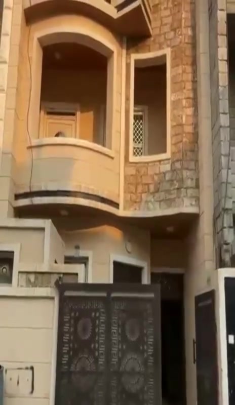 السلام عليكم بيت للبيع
في حي الديوم / التوحيد
قريب جدا على شارع 60
يكون ظهر شارع 60
هذا البيت مساحة
100 متر 5X20
سعره بمقدمه ٥٢ مليون والقسط الشهري ٥٠٠ التفاصيل البيت يتكون من
٣ غرف نوم
استقبال + صاله+ المطبخ + مجاميع صحيات
للأستفسار ***********
