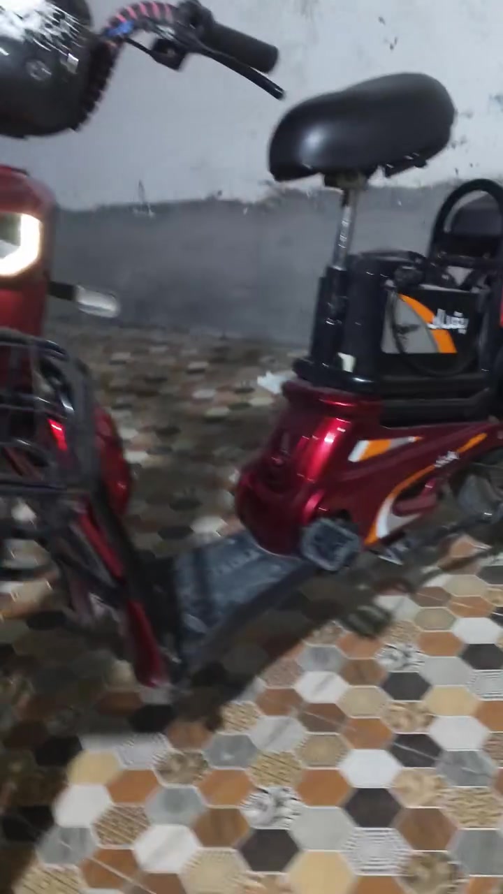 موطور للبيع جديد بطاريات استخدام 5اشهر زينات  نضام سرقه او كلشي ما مبدل سعر 300بي مجال التوصل على هذا الرقم ***********بي واتساب
