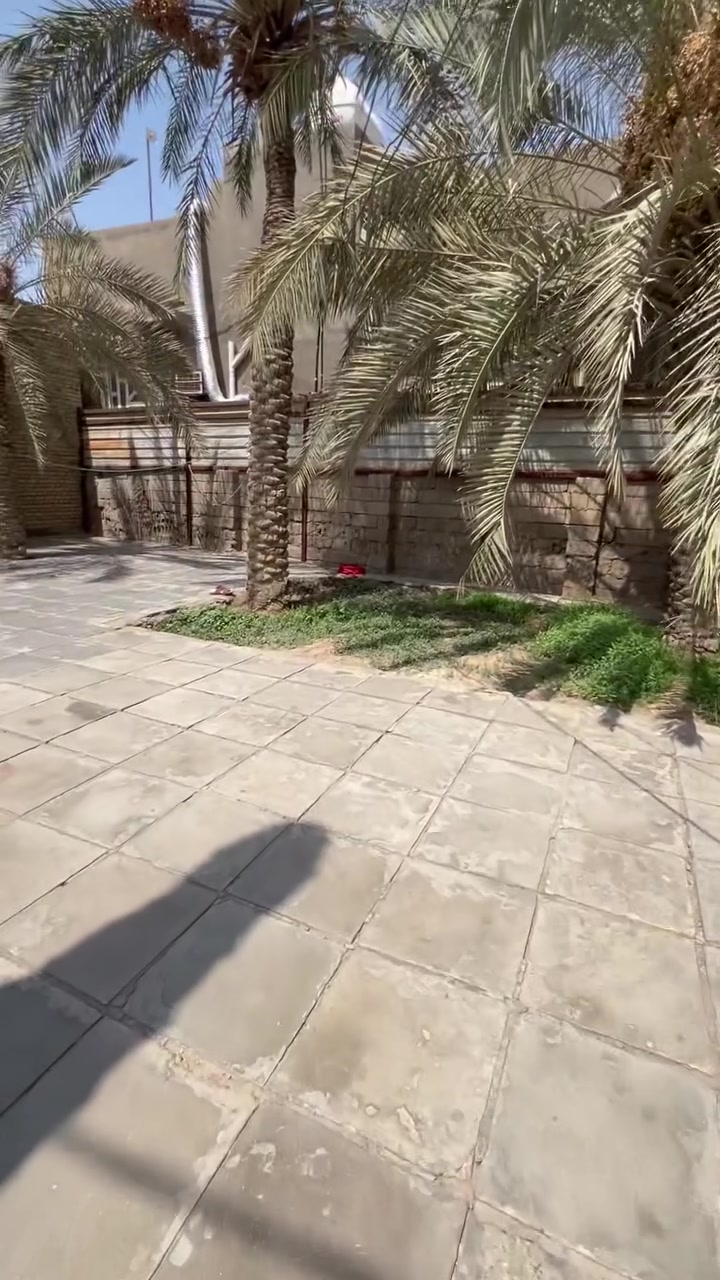 بيت للبيع حي الصادق مساحه 450 متر يحتوي عل غرفتين براني مطبخ حمامات داخليه خارجيه  قريب عل الشارع ثاني بيت   للاستفسار مراجعه مكتب الكيان ***********
