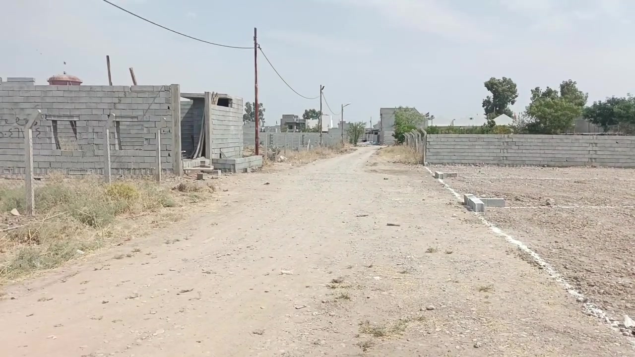 قطعتين طبك للبيع كل قطعه مساحته 150 متر احد قطع ركن خدمات ماي كهرباء واصل تبليط قريب عليه حي بدر خلف كليه جعفر الصادق قرب مدرسه شهيد كاضم عباس من جهه جسر معارض اكثر تفاصيل ***********
