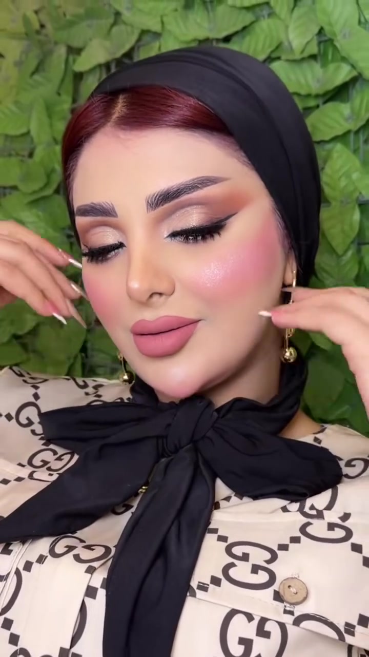 ماكيرا هيلين
العنوان شارع ستين فرع همبركر كرار
صالون كراند الاناقه 
***********

نص مكتوب في الصور:
- هيلينا