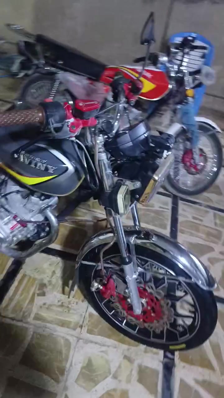 السلام عليكم دراجه للبيع الموديل 25 سعر 650 وبيها مجال***********
