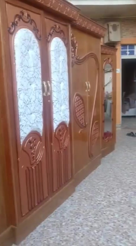 السلام عليكم غرفه اخشاب للبيع مامستخدمه  ابد جديده سعرهه
800 وبيهه مجال ***********
