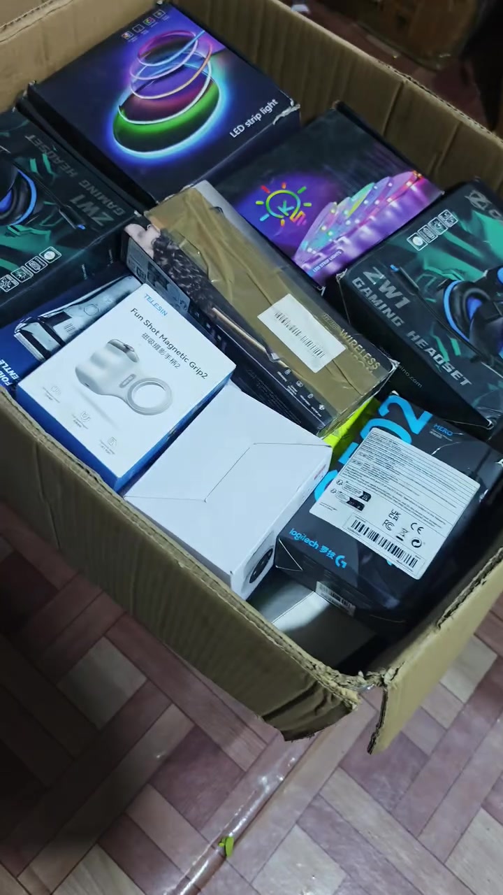 السلام عليكم كارتون رقم 1 بي خير من الله غراض الكتروني فقط وزن 46 كيلو كامل التفاصيل بالفيديو 
*********** تواصل واتساب او خاص
