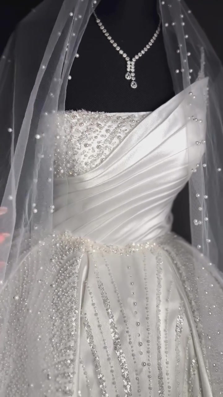 ✨ يعلن سنتر زفافي ✨
عن توفر عروض مميزة لبيع وتأجير:
👗 بدلات الزفاف
👔 البدلات الملونة
💍 بدلات الخطوبة (الإكستنشن)
🌙 فساتين السهرة

📢 فرصة لا تعوض! سارِعوا بالحجز واغتنموا العرض
✔️ جميع البدلات مستخدمة استخدام بسيط جداً وبحالة ممتازة
❌ لا يوجد توصيل

📍 العنوان: الإسكان، مقابل الغصون، صيدلية (هلا)، الطابق الثاني، مقابل شهد بيوتي
📞 رقم الهاتف: ***********
