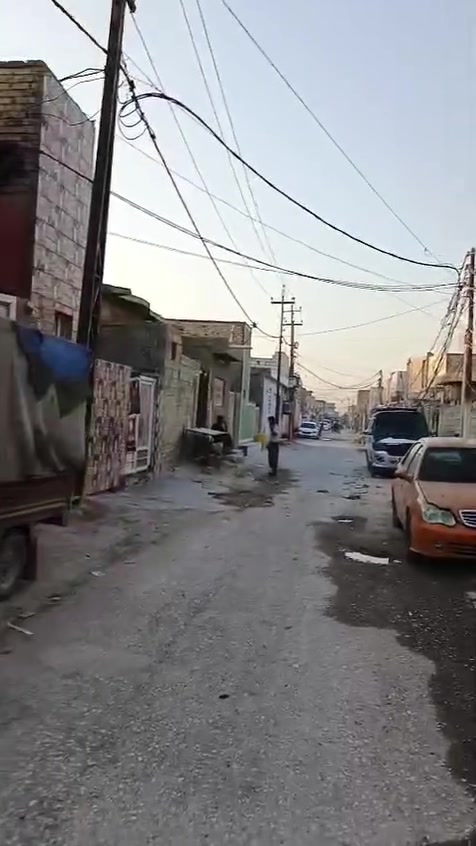يا الله السلام عليكم بيت للبيع المساحه ١٠٠ متر البراكيه شارع المطار القديم قرب محطة الشارقه قريب لشارع اساس صب كونكريت سقف صب كونكريت بناء بلوك البيت يحتوي على غرفه صاله مطبخ استقبال صحيات داخلي وخارجي السعر ٣٥ مليون معه المجال الاستفسار على الرقم *********** مكتب بركات العباس ع
