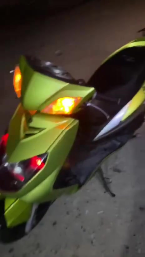 سلام عليكم 
 
سكنس فحل 
لون اخضر 
مكينه نضيفه وبيها ضمان 
كلشي بيها بلادي
بيها شلعه ومعدل عالي كلش
دراجه كلش نضيفه ومكفوله وبيها ضمان
اي نقص ما بيها 
كلشي بيها بلادي ما اي قطعه خارجيه 
مكاني الكاضميه سعر 900 وبيها مجال دراجه كلش نضيفه نكره سلف شته وصيف  مكاني الكاضميه المو شراي لا يتفلسف براسي ***********
