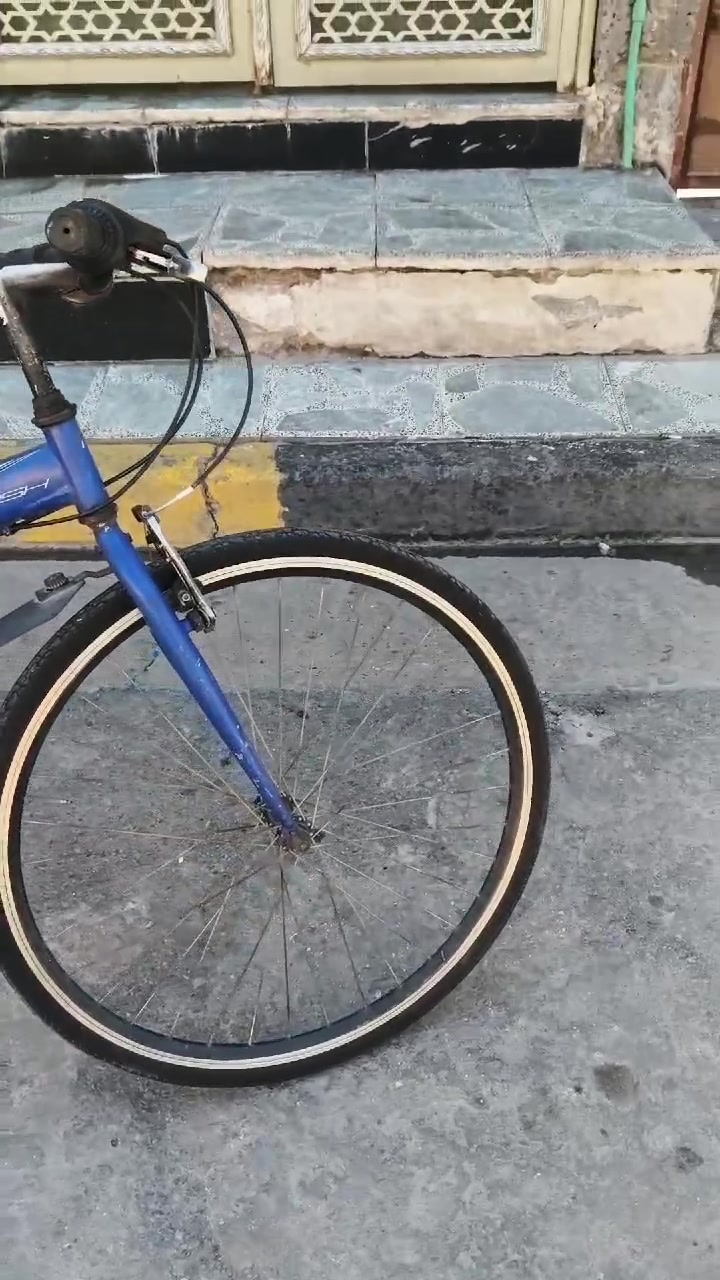 سلام عـلـيـكـم 
بايسكل. c700كامل مكمل من كل نواحي
بريكات أمامي خلفي سبع نمر البايسكل تجي وتشوف نضافته بعينك يله تاخذه رأيده ب70 وبي مجال والمو شراي لا يتعبني 💗