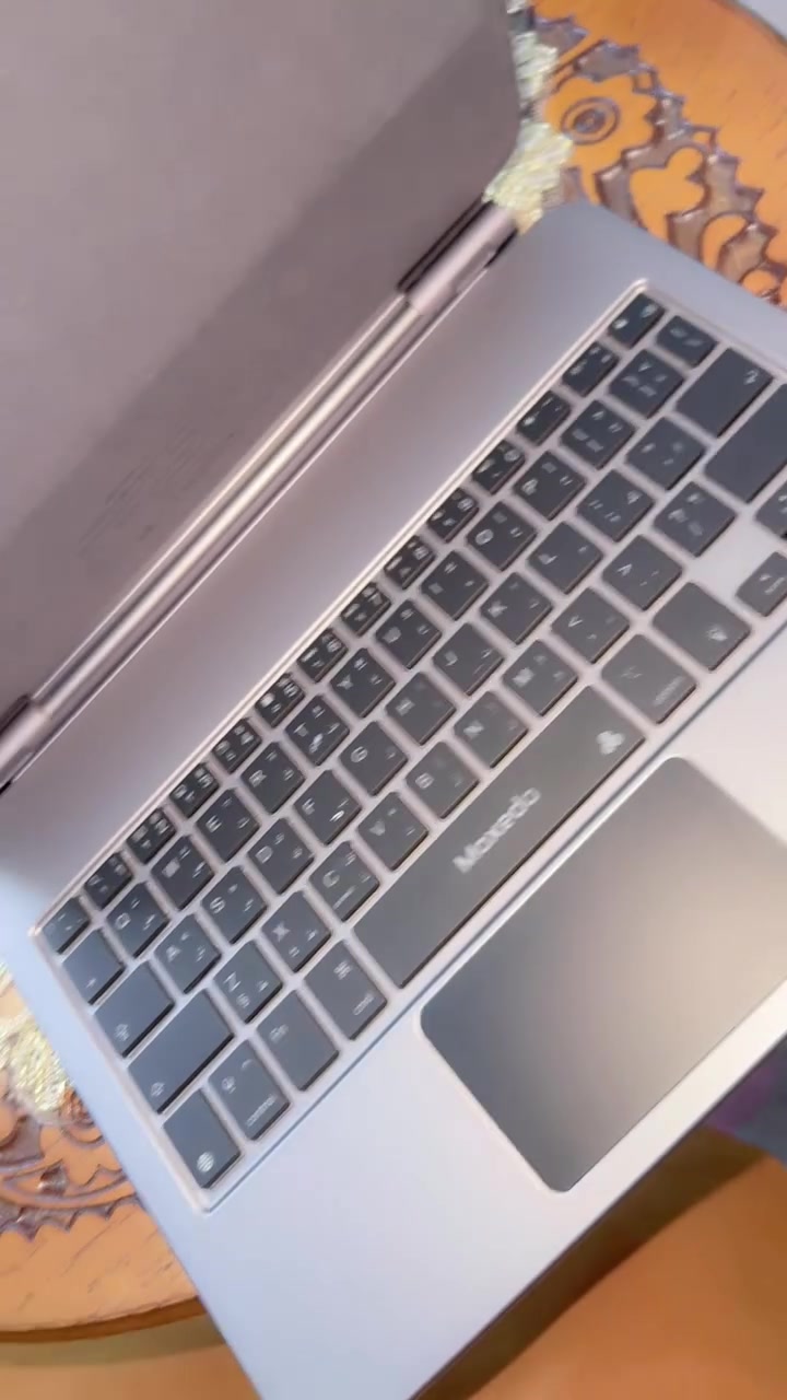 اكسورات ايباد  ايفون او ساعه سمارت
كيبورد وحافظه بنفس الوقت الآيبادات ابل نوعيه كلش ممتازه ماستر كوالتي حتى الظهر مالته قماش مو حديد حتى ميجلخ ضهر الايباد او الكيبورد يطلع اكثر من لون كلش حلو او جديد مامستخدم بس ع كد تصوير
قلم من انكر بلون ابيض مستعمل بس نضيف حتى الشاحن بي وبي لبه قلم إضافيه
ساعه سمارت تدعم الذكاء جديده ماستخدمته بس ع كد. تصوير 
بيها اثنين سير اسود واحد طباكه او ثاني مغناطيس 
وشاحن جديد ماستخدم
اي واحد يريد اي قطعه من هذني القطع يتواصل وياي ع هذا رقم 
***********
