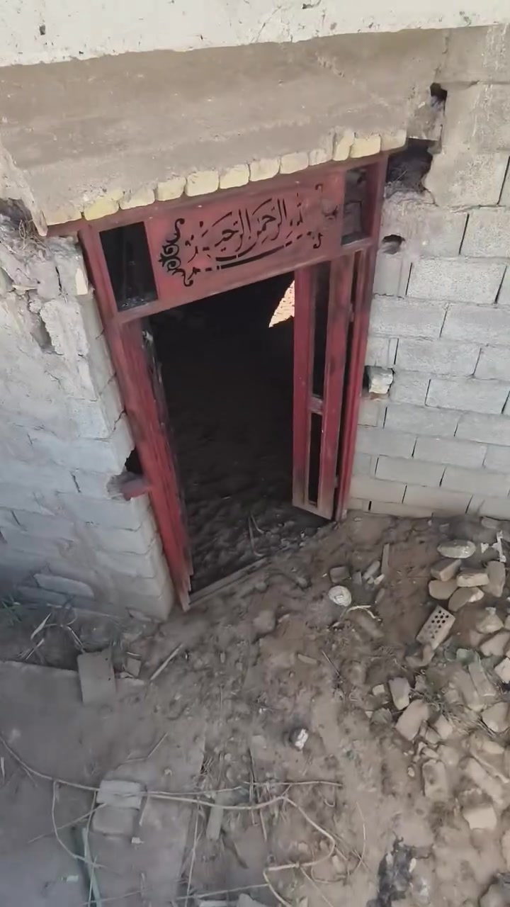 بيت بالوافدين 150 متر بالاولى شارع 20
هيكل مسقف 15 مليون قفل 

***********
