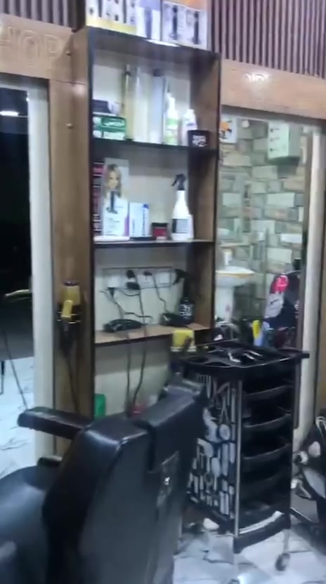 سلام عليكم محل حلاقه للبيع كامل من كلشي تجي بس تشتغل 3كراسي موقع ممتاز بدايه الجمعيه مقابل فالح كمونه المحل شغال وخير من الله تم عرضه للبيع لعدم التفرغ 
للاستفسار اكثر اتصل ***********

نص مكتوب في الصور:
- دوتانا ***********