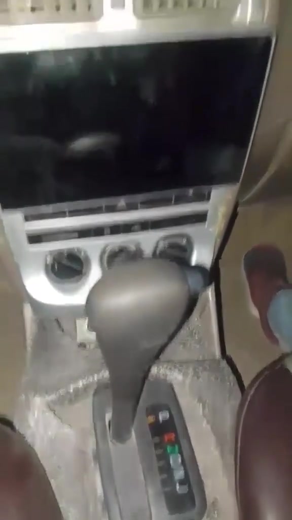 السلام عليكم
 عندي سياره شيري كوين محرك بيكاجو ٢٠١٠ صدر يرادله ترتيب يدات بيبان مخربطات تبريد جيدجدا كير اوتوماتك رقم بغداد هزه جديده باسمي اعرضها للبيع ٢٢
***********
